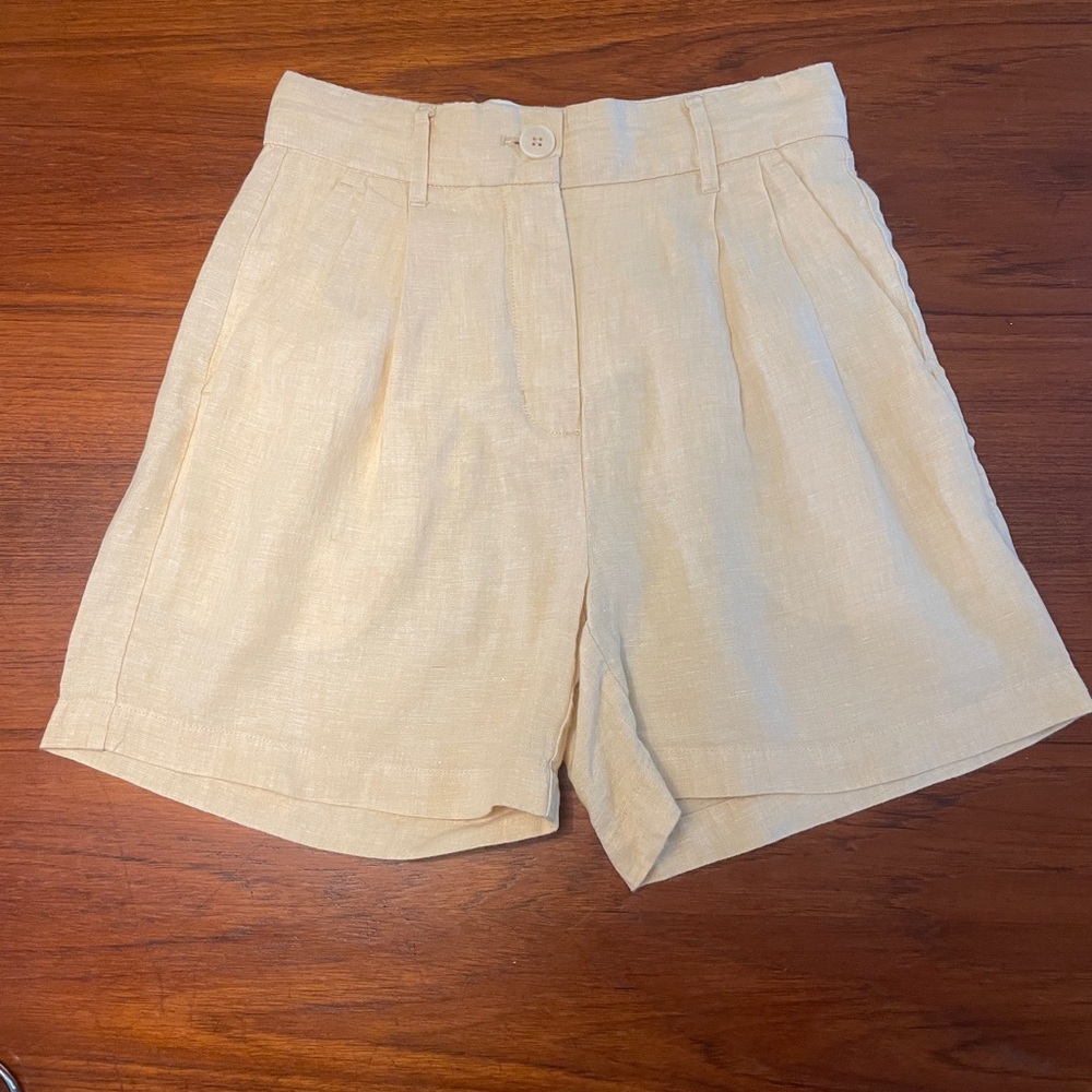 Aritzia Wilfred Beige Linen Shorts
